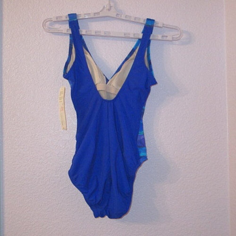 Sirena One Piece Swimsuit Size 8 Slimming Surplice Ocean Waves Beach Resort NWT - Picture 11 of 12